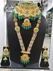 Ensemble collier et boucles d'oreilles ethniques plaqués or Kundan avec pierres vertes émeraude et perles pour mariage, bijoux pour femmes - Product Image 1