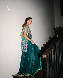 Emerald Green Embroidered Silk <b>Satin</b> Salwar Kameez Women Traditional Wedding Wear India Pakistan Crop Regular Fit SADIA AUN HUTE - Product Image 3