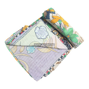 Hermosas mantas de cama Kantha de algodón lavable multicolor, mantas Gudri indias reversibles, mantas pesadas cosidas a mano con tela de sari antiguo. - Product Image 1