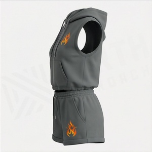 Ensemble gilet sans manches à capuche et short pour femme avec imprimé flamme en polaire, tenue de sport décontractée deux pièces, longueur au-dessus du genou - Product Image 3