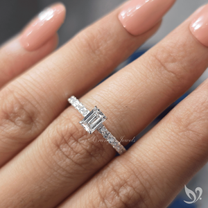 Anillo de Diamante Cultivado en Laboratorio con Corte Esmeralda de 0.50ct, Banda Pavé Catedral en Oro Blanco de 10K, Diseño Refinado con Corte Escalonado - Product Image 5
