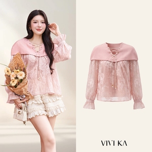 เสื้อผู้หญิงสีชมพูสไตล์วินเทจลำลองลายดอกไม้ผ้าชีฟองแขนบอลลูนคอวีลูกไม้โปร่งลายแจ็คการ์ดโรแมนติกสำหรับผู้หญิง ARABELL - Product Image 1
