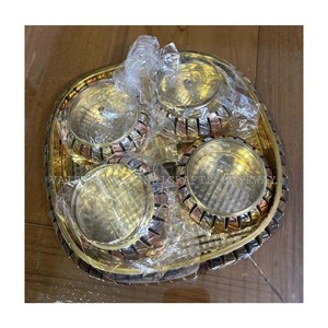 Ensemble de bols à fruits secs en laiton doré moderne, faits à la main, avec couvercle en verre, quatre plateaux pour servir des en-cas lors de mariages et de fêtes au Rajasthan - Product Image 4