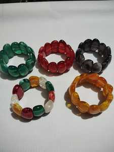 Pulseras anchas elásticas de cuentas de resina personalizadas curvas a mano recién llegadas de calidad superior con resina multicolor de la India por J H - Product Image 2