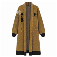 Cardigan long en maille chevronnée en acrylique pour femme NCBW Sorority, style décontracté, ouvert sur le devant, avec poignets côtelés brodés