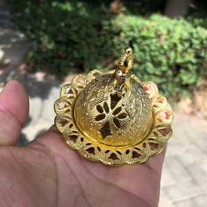 Mini Quemador de Incienso Aromático Dorado de Hierro y Metal Estilo Medio Oriente - Ecológico para Uso en el Hogar y la Oficina - Product Image 3