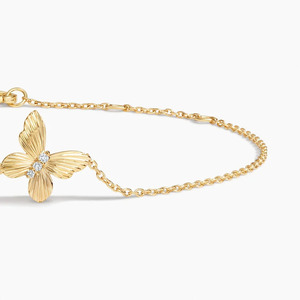 Delicada Pulsera de Cadena con Dijes de Mariposa y Diamantes - Product Image 2