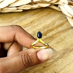 Nouvel Arrivage : Bagues en Laiton, Bague Délicate en Pierre de Soleil, Bijoux Bohèmes en Laiton pour Femme, Bague Couronne Ondulée Plaqué Or 18 carats pour Vente en Gros/OEM/ODM - Product Image 2
