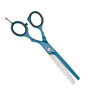 Tijeras de Peluquería Profesionales de Acero Inoxidable, Ligeras, Negras y Rojas, para Adelgazar el Cabello, para Uso en Salones de Belleza - Product Image 4