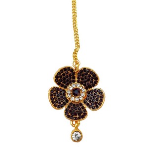 Elegante Maang Tikka con Flores de Pedrería, Piedra Central Verde y Cristal Colgante para Accesorio de Pelo de Boda - Product Image 2