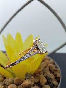 Bague de fiançailles et de mariage classique pour femme, diamant ovale 2 carats, solitaire fin, VVS, or massif 14 carats, certifié IGI - Product Image 4