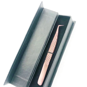 Pinzas para Cejas DANTRIC IMPLANTS T-028 Curvas de Acero Inoxidable Color Oro Rosa con Punta Puntiaguda, Agarre de Diamante, Estilo Lujoso, Finas y Duraderas - Product Image 5