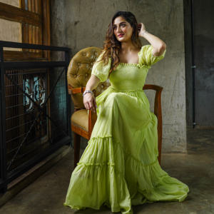 ชุดแม็กซี่เดรสยาวสีเขียวคอวียาวของขวัญแฟชั่นสำหรับชุดของเธอ - Product Image 2