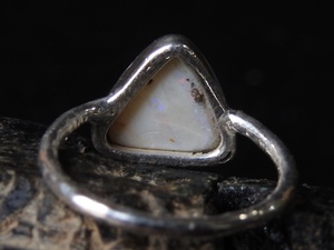 Anillo con Bisel de Ópalo Sólido Australiano - Plata - Piedra de Nacimiento de Octubre - Talla 5 de EE. UU. - Hecho a Mano, Clásico, Regalo de Boda y Fiesta para Ella - Product Image 5