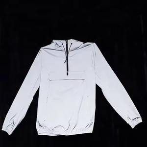 Veste coupe-vent pour homme en nylon réfléchissant 3M imprimé, avec cordon de serrage et ourlet élastique, demi-zip et capuche - Product Image 4