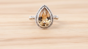 Bague de fiançailles vintage pour femme en argent 925 avec topaze naturelle taille poire sertie clos, idéale pour un cadeau d'anniversaire - Product Image 2