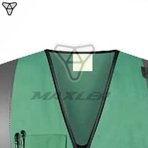 เสื้อแจ็กเก็ตนิรภัยแนวสตรีท Hi VIS เสื้อกั๊กสะท้อนแสงสีเขียวปรับแต่งได้สำหรับฤดูหนาว - Product Image 3