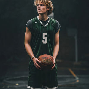 Maillot de basketball personnalisé pour homme, short de football en gros, débardeur de basketball sans manches à col en V pour homme - Product Image 1