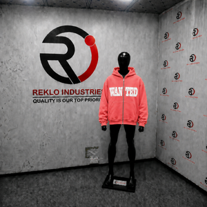Sweat à capuche zippé rouge corail personnalisé avec motif graphique texturé en relief, coupe oversize, style streetwear, en molleton de coton épais - Product Image 3