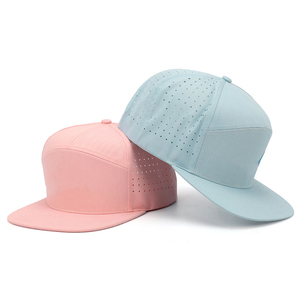 OARH INT INDUSTRY 2026 Gorra Snapback Premium Unisex Negra de 5 Paneles con Visera Plana, Agujeros Cortados con Láser, 100% Poliéster, Cuatro Estaciones, Venta al por Mayor - Product Image 1
