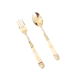Ensemble de cuillères de service en acier inoxydable de luxe, élégantes, avec manche en nacre, couverts pour la maison, l'hôtel, les restaurants, ou comme cadeau. - Product Image 2