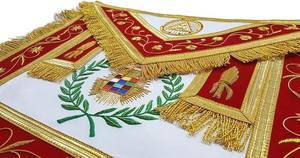 Delantal de Alto Sacerdote Masónico del Arco Real, completamente nuevo, con solapa (bib) y borde de cinta de poliéster roja. - Product Image 3