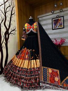 Ensemble Lehenga Choli Dupatta pour femmes en coton mousseline avec travail de miroir, réversible, pour fêtes et mariages - Product Image 5