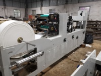 Machine à plier le papier pour carton mural haute vitesse, pliage de serviettes, certifiée CE, 700 feuilles/min