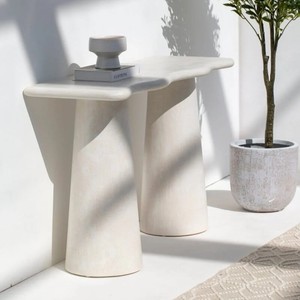 Mesa de Consola con Superficie de Microconcreto Moteado Vandana Lunaris Sierra, Diseño Moderno y Minimalista - Product Image 4
