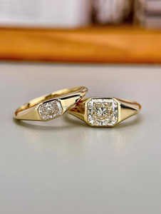 Anillo de Compromiso y Matrimonio Minimalista para Mujer con Moissanita de Corte Radiante en Engaste de Bisel, Plata de Ley 925 - Product Image 2