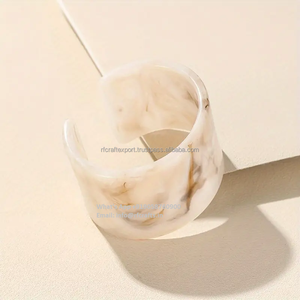 Brazaletes de resina exagerados personalizados, brazalete hecho a mano para fiesta por rfcrafts - Product Image 4