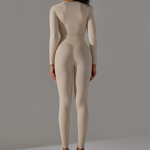 Ensemble de sport 2 pièces pour femme : soutien-gorge et leggings, fabriqué par Texture Clothing Manufacturers - Product Image 4