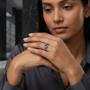 Bague de fiançailles de luxe pour femme de la marque DIFF, saphir bleu de laboratoire à taille brillante classique, platine PT950, diamant certifié IGI - Product Image 3