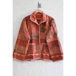 Abrigo Acolchado de Algodón Khambadiya Hecho a Mano, Bordado, Ecológico, Transpirable, de Secado Rápido, con Patrón Floral Bohemio Vintage para Invierno - Product Image 1