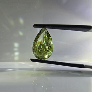 Diamante de Laboratorio de Corte Brillante Modificado en Forma de Pera de 8 Quilates, Color Verde Intenso, VS1, Certificado IGI, Diamantes Sueltos - Product Image 2
