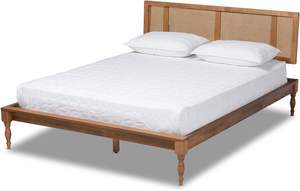Lit plateforme traditionnel de taille standard en bois de pin massif et rotin synthétique, d'inspiration française vintage, durable, par TNT - Product Image 5