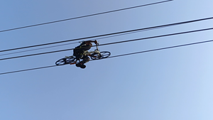 Sistema de Aventura Aérea con Tirolina para Parques Temáticos, Atracción Comercial de Ciclismo Aéreo de Alto Riesgo con Tirolina - Product Image 4