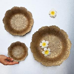 Cuencos Tradicionales Indios de Metal Dorado con Relieve, Adornados con Forma de Loto, Ecológicos, Libres de BPA, para Decoración del Hogar y Fiestas - Product Image 2