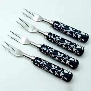 Ensemble de couteaux à fromage vintage en résine écologique avec manches multicolores fabriqués en Inde, couteaux de cuisine - Product Image 1