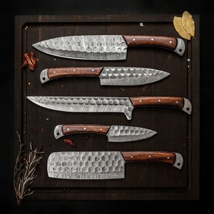 Ensemble de couteaux de chef vintage écologiques en acier au carbone forgé à la main, 5 pièces, couteaux de cuisine faits à la main avec revêtement antiadhésif et manche en bois - Product Image 4