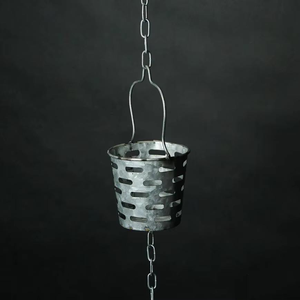 Chaîne de pluie en métal galvanisé de haute qualité, idéale pour les jardins, les patios, les balcons et les espaces extérieurs. - Product Image 3