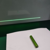 Puntatore laser rosso mini USB ricaricabile, con interruttore a pulsante, classe 2 <1mW, per allineamento macchine e allenamento golf