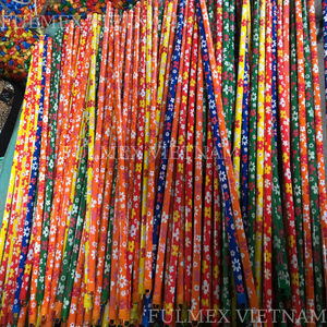 Vente directe d'usine grande quantité manche de balai en bois DESIGN DE FLEUR bâton de vadrouille à bas prix pour le nettoyage de la maison en PVC PP - Product Image 2