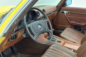 รถเบนซ์เมอร์เซเดส-เบนซ์ 450SL ปี 1973 สภาพใช้งานมาแล้ว เครื่องยนต์ V8 4.5 ลิตร <span class=keywords><strong>สี</strong></span><span class=keywords><strong>น้ำตาล</strong></span> ภายในสีน้ำตาล พร้อมหลังคาแข็งสีเดียวกับตัวรถ - Product Image 2