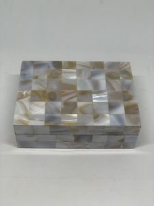 Boîte à bijoux artisanale de luxe en nacre avec design Art Déco, forme personnalisée et artisanat haut de gamme pour la vente en gros - Product Image 5