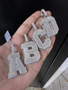 AFAR JEWELS Colgante de Plata 925 con Moissanita Letras A B C D, Charm de Alfabeto Iced Out, Joyería de Declaración Bañada en Rodio para Fiesta - Product Image 3