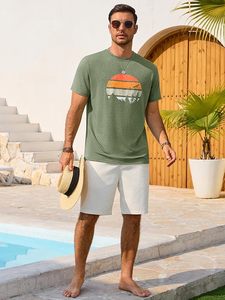 Camiseta de Manga Corta Verde Oliva para Hombre con Estampado de Bosque al Atardecer, Cuello Redondo Informal, Corte Regular, Camiseta de Jersey de Algodón - Product Image 4