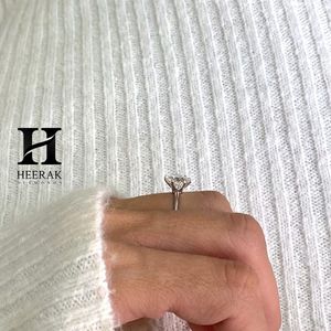 Bague de fiançailles solitaire classique en diamant de laboratoire taille brillant rond, or blanc 14 carats, 4 griffes, pour femme - Product Image 4