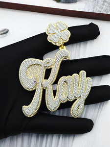 Colgante Personalizado con Nombre de Ray, con Incrustaciones de Moissanita y Diseño de Trébol, Joyería Hip Hop, Acabado Dorado, Dije de Lujo para Cadena - Product Image 2