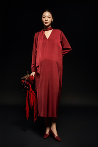 Vestido Midi de Seda Satinada para Mujer, Cuello en V con Lazo, Manga Regular, Estilo Minimalista Transpirable, Hecho en Vietnam - Product Image 4